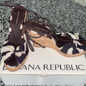 Banana Republic “Felicity” Wedge - Perfect Condition - Rarely Worn - Size 7